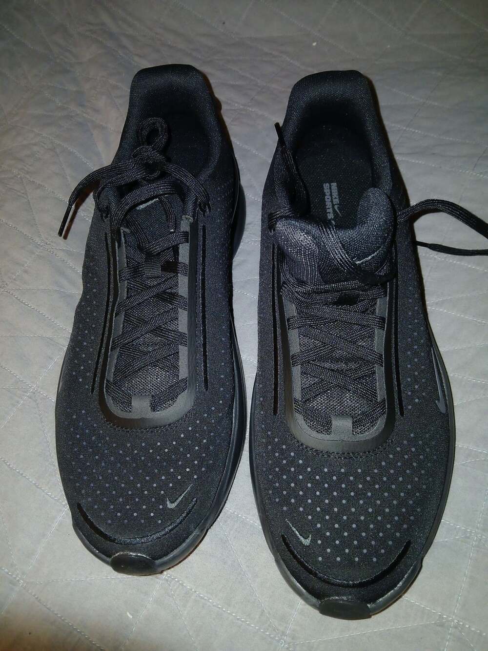 Nike Air Max Pulse Size 12 Black Sneakers